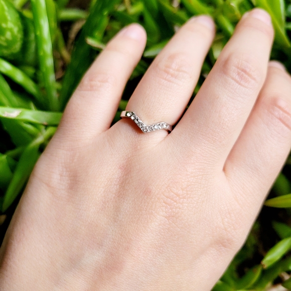 New Classic Silver Simple Dainty Silver Rhinestone Arrow Wishbone Ring, sz 5 - Picture 2 of 9